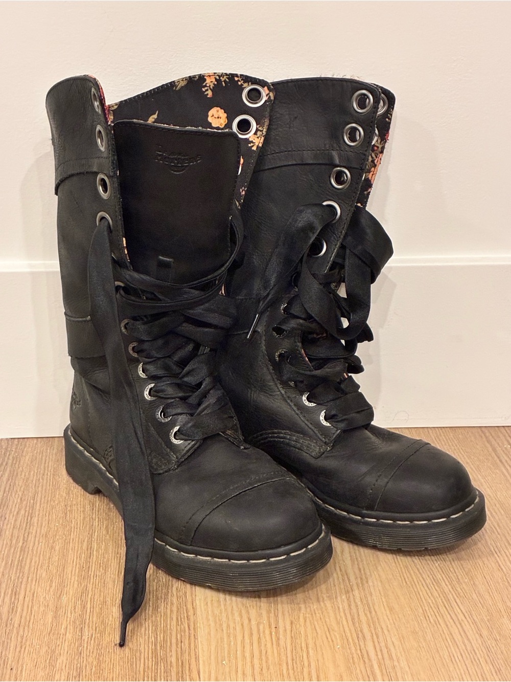 RARE Dr. Martens Triumph 1914 Women's Boots - Picture 5 of 5